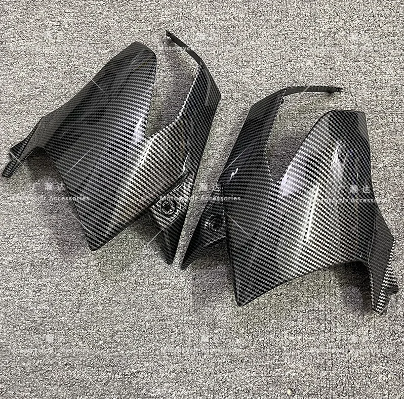 For GSR400 GSR600 motorcycle fuel tank side panel side panel front turn signal lamp housing fairing carbon fiber coating housing