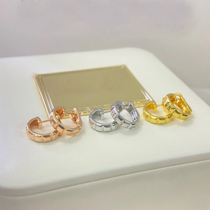 

Classic Fashion Ice Ear Buckle Women's Fashion Light Luxury High End Full of Sense Birthday Gift