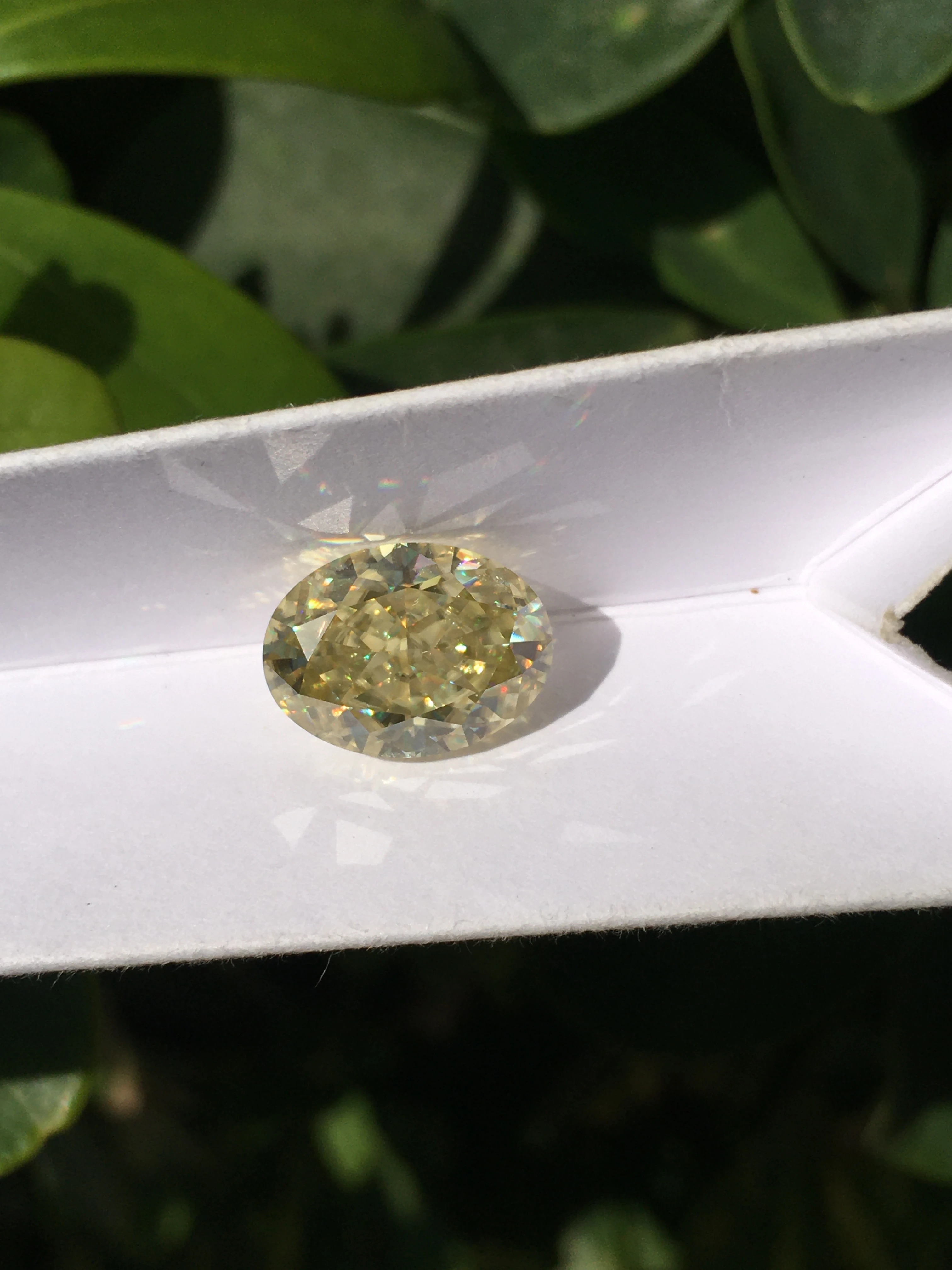 

Holycome Crushed Ice Hybrid Oval Cut Moissanite 4x6-9x13mm Canary Yellow VVS1 Supplier Moissanite Diamond Test Positive