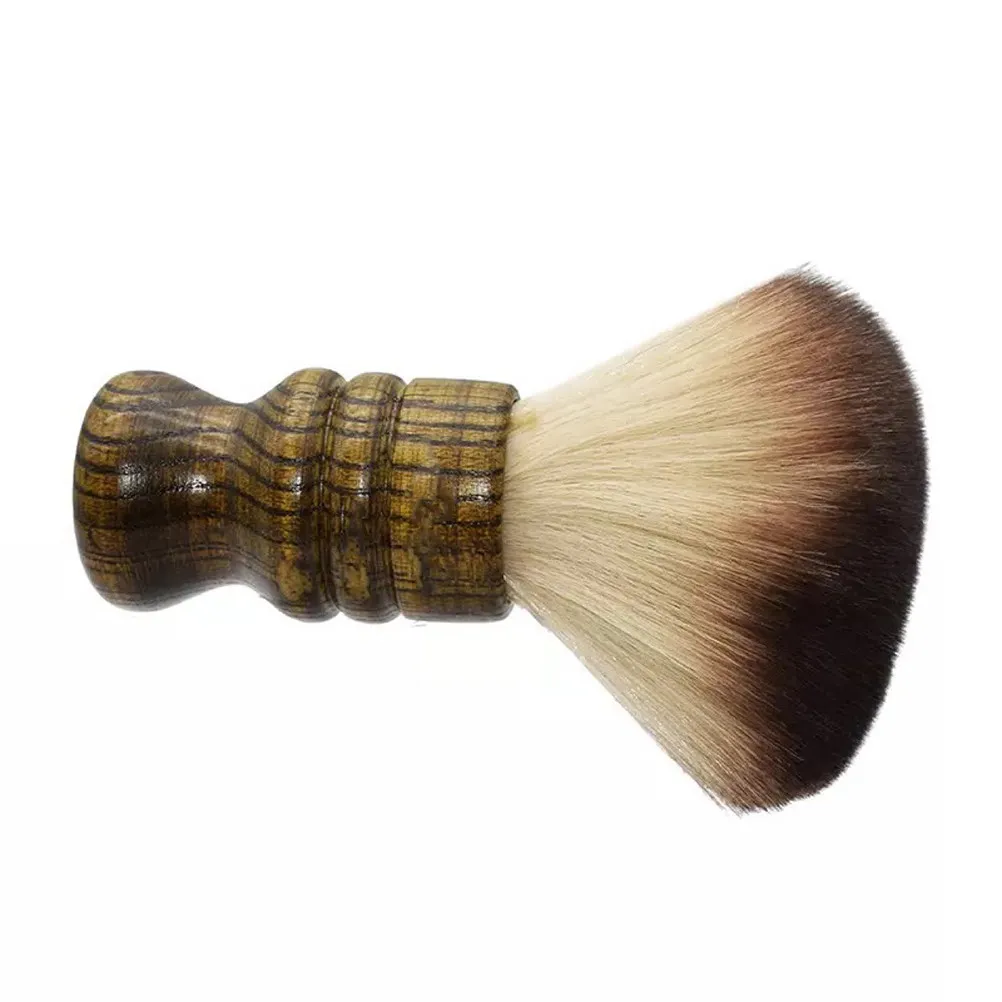 

Мягкая щетка для волос с тонкими щетинками, деревянной ручкой и удобным захватом для бережного ухода за кожей головы. Идеальное решение для укладки и очистки волос.