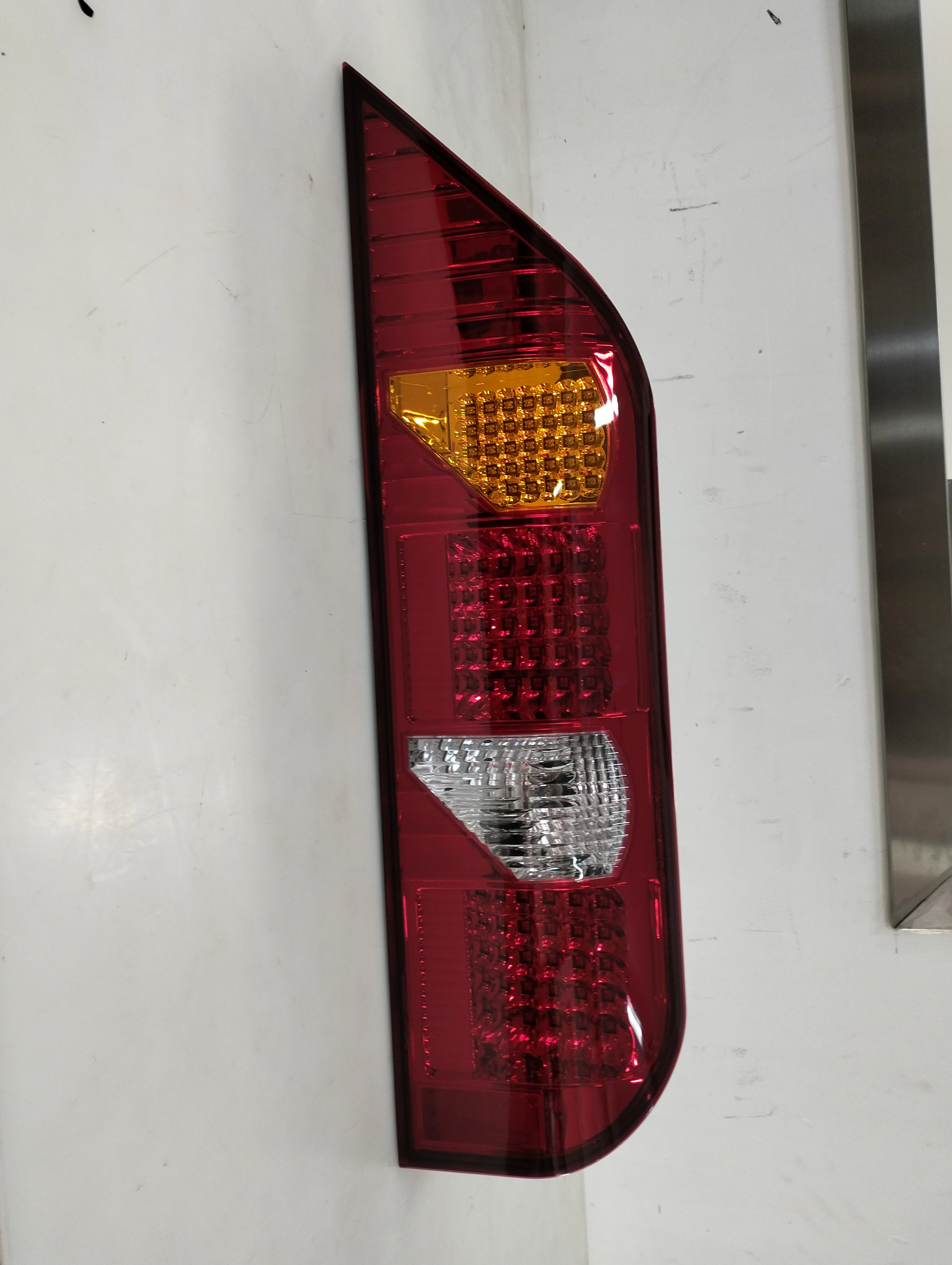 أجزاء جسم الحافلة من دايو، مصباح خلفي مدرب الضوء الخلفي المدمج