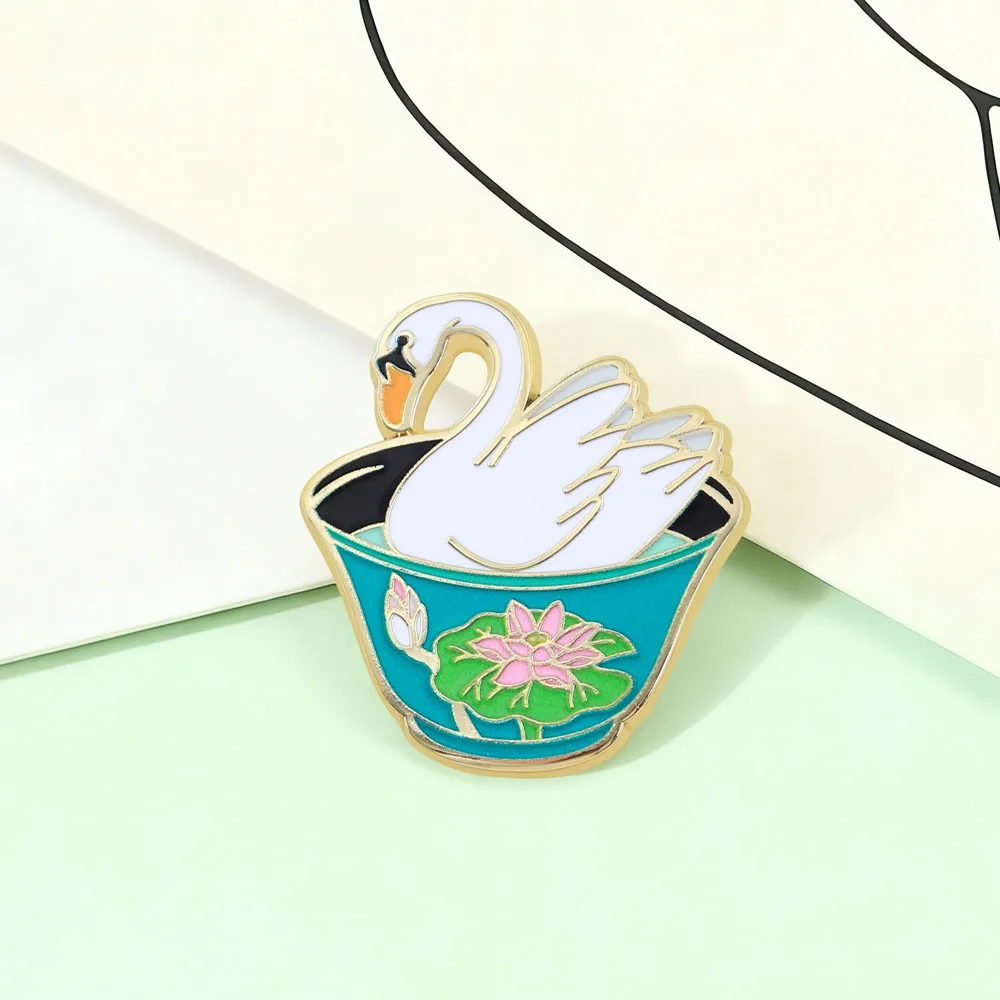 Niedliche weiße Schwan-Emaille-Brosche in Lotus-Schale, Cartoon-Tier-Anstecknadel, Abzeichen für Rucksack, Hut, modisches Schmuckzubehör, niedliches Geschenk – Detail 13