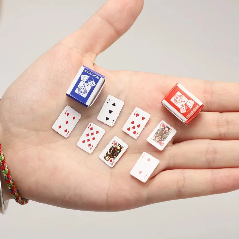 Cartas de Baralho Mini Engraçadas e Fofas para Jogos de Poker, Cartas Super Pequenas, Presentes de Brincadeira, Brinquedos de Viagem, Adereços de Pegadinhas, Cartas de Poker em Miniatura para Casa de Bonecas