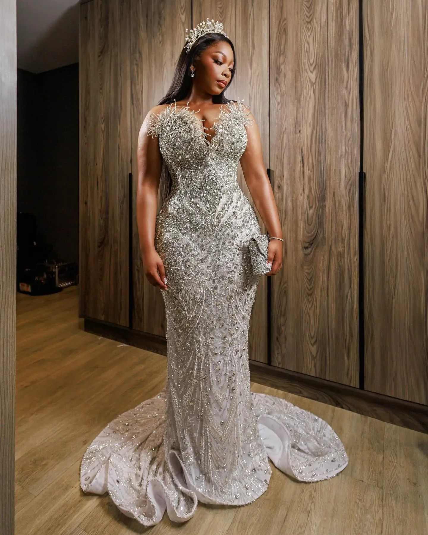 Customized Sweetheart Sparkly Heavy Crystals Beads Luxury  Wedding Dress Robe De Mariée Sweep Train  Elegant  Bridal Gowns
