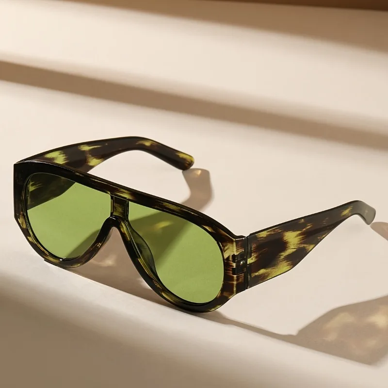 Y2K Oversized Pilot Sunglasses Women Fashion Luxury Big Frame One Piece Green Gradient Sunglasses Retro Classic Thick Shades