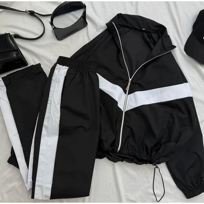 Damen-Hosenanzug 2-teilig: Paneelbesetzter Stehkragen, Langarm-Reißverschluss-Mantel, Hochgeschnittene Weite Hose, Schicke Damen-Sportbekleidung – Detail 4