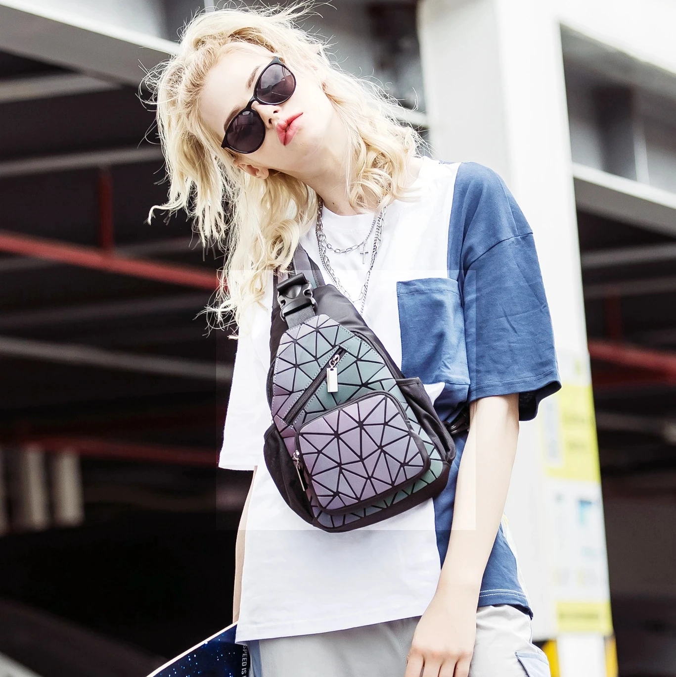 Geometrischer leuchtender Rucksack, holografische reflektierende Tasche, Damen-Umhängetasche mit großem Fassungsvermögen – Detail 2