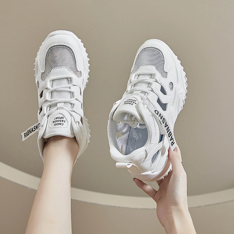 Zapatos de alta calidad para mujer, calzado deportivo con agujeros, transpirable, estilo informal, versión coreana, para verano, 2023