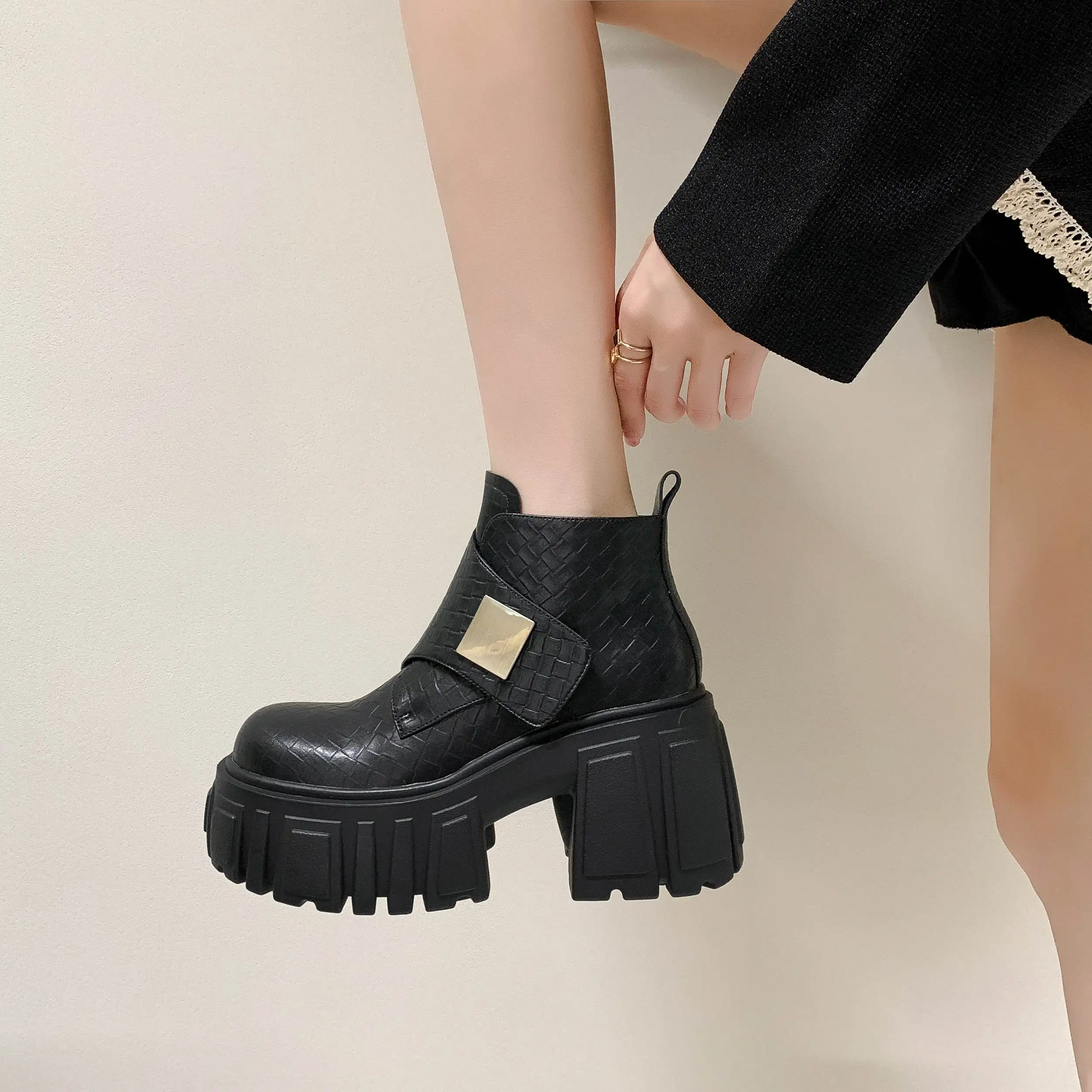 Krazing Pot Cow Leather Print Thick Bottom Elegant Super High Modern Boots Casual Brand Winter Warm Comfort Platform Ankle Boots