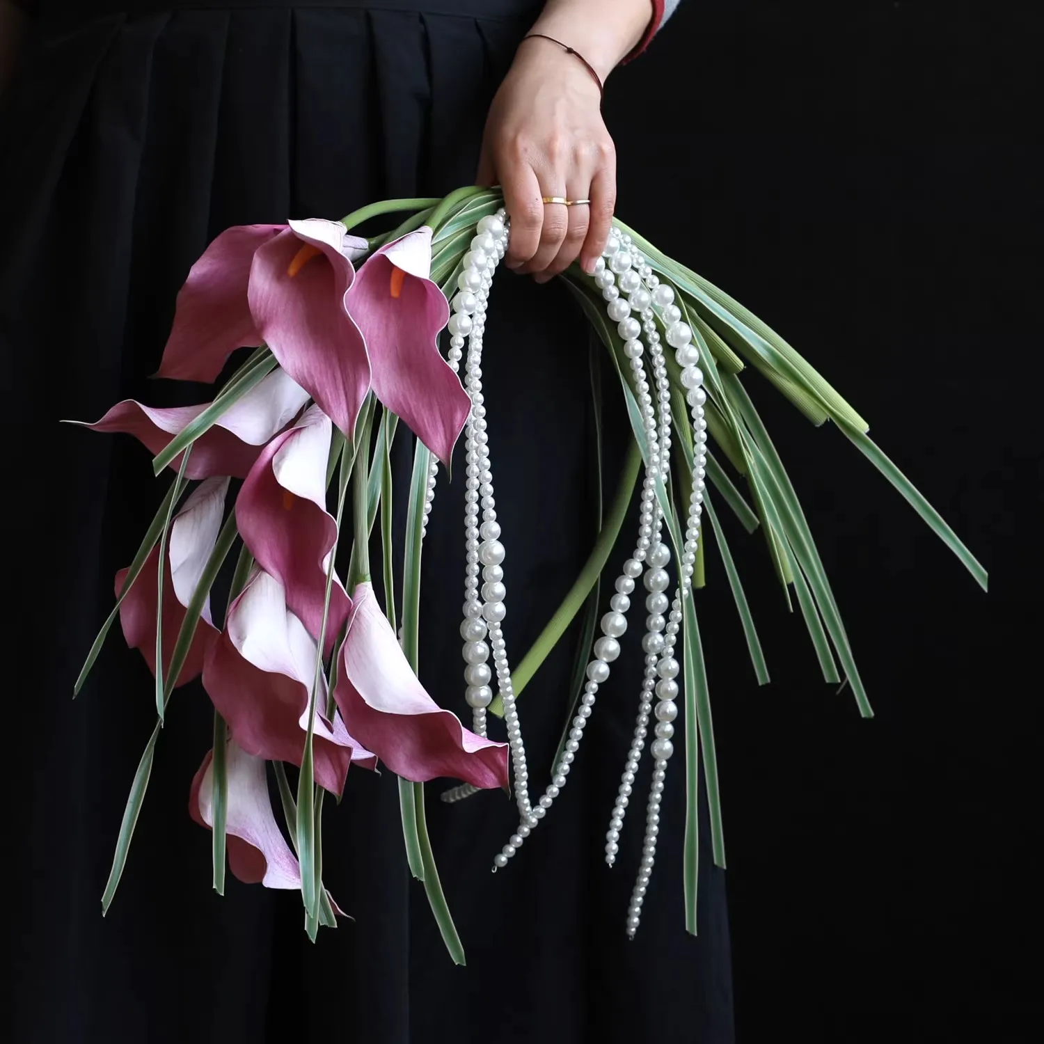 

Свадебный букет JaneVini с каскадными розовыми каллами и жемчужным обручем, искусственный белый букет для невесты, венок из цветов для свадьбы 2026