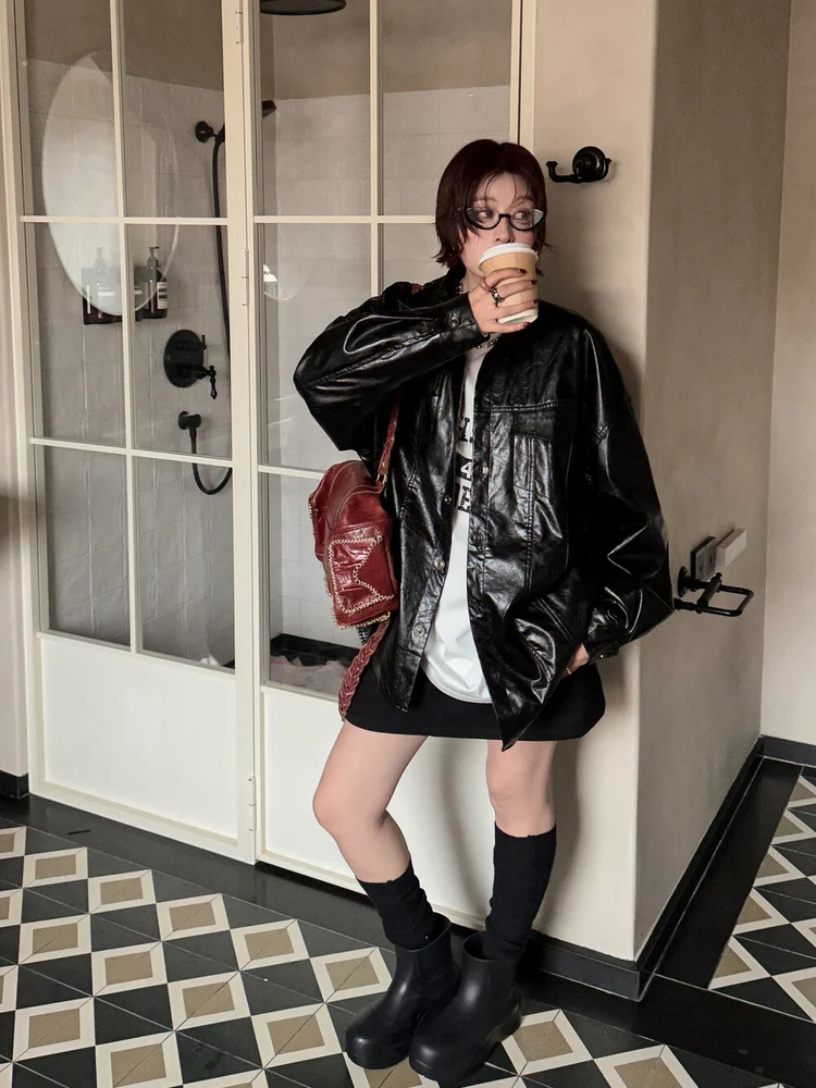 

Свободное корейское пальто из искусственной кожи в стиле ретро, яркое длинное пальто с воротником све для женщин, осень 2025, Новое поступление