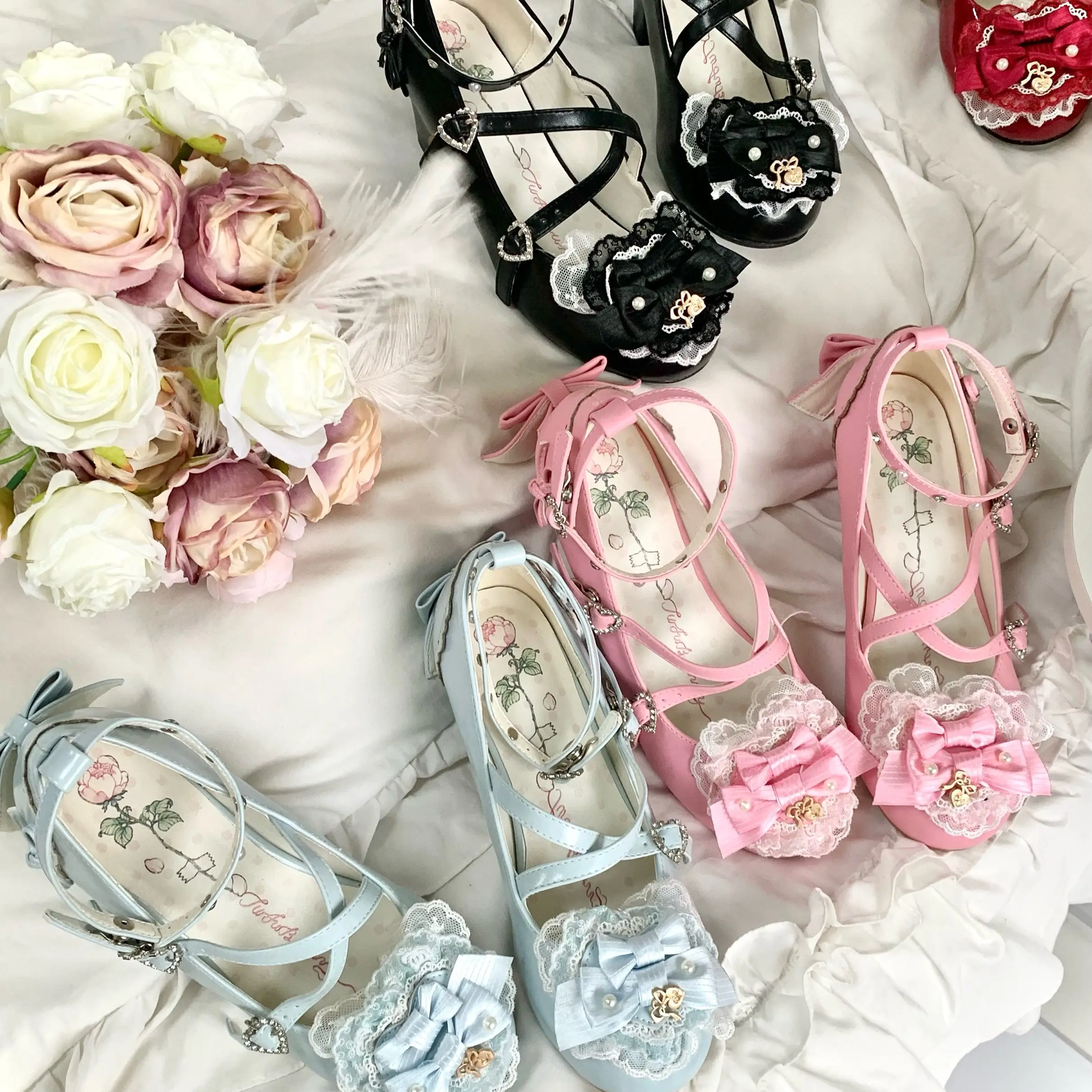 

Heart-shaped Bow Round Toe Mid-Heel Elegant Japanese Style Single Shoes Women 2026 Spring New Sweet Lace Patchwork Single Shoes