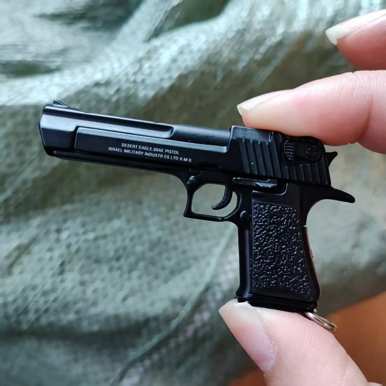 ที่ถอดออกได้ 1:4 Scale Desert Eagle ปืนพกพวงกุญแจ MINI ปืนของเล่นอาวุธพวงกุญแจสําหรับเด็กผู้ใหญ่คริสต์มาส...