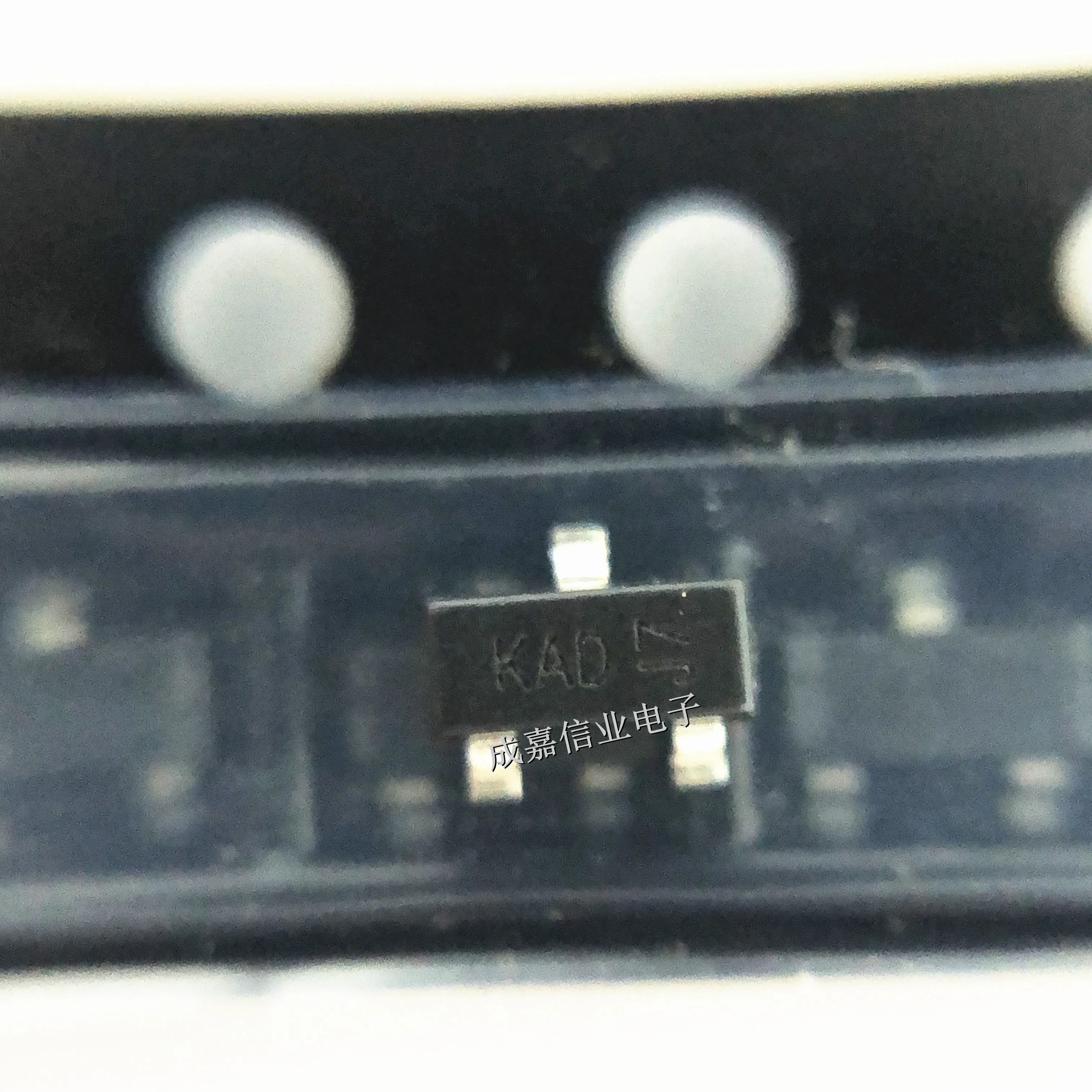 100 قطعة/الوحدة MMBD3004A-7-F SOT-23-3 بمناسبة ؛ KAD إشارة صغيرة تبديل الثنائيات 4A 300 فولت درجة حرارة التشغيل:-65 درجة مئوية-+ 150 درجة مئوية