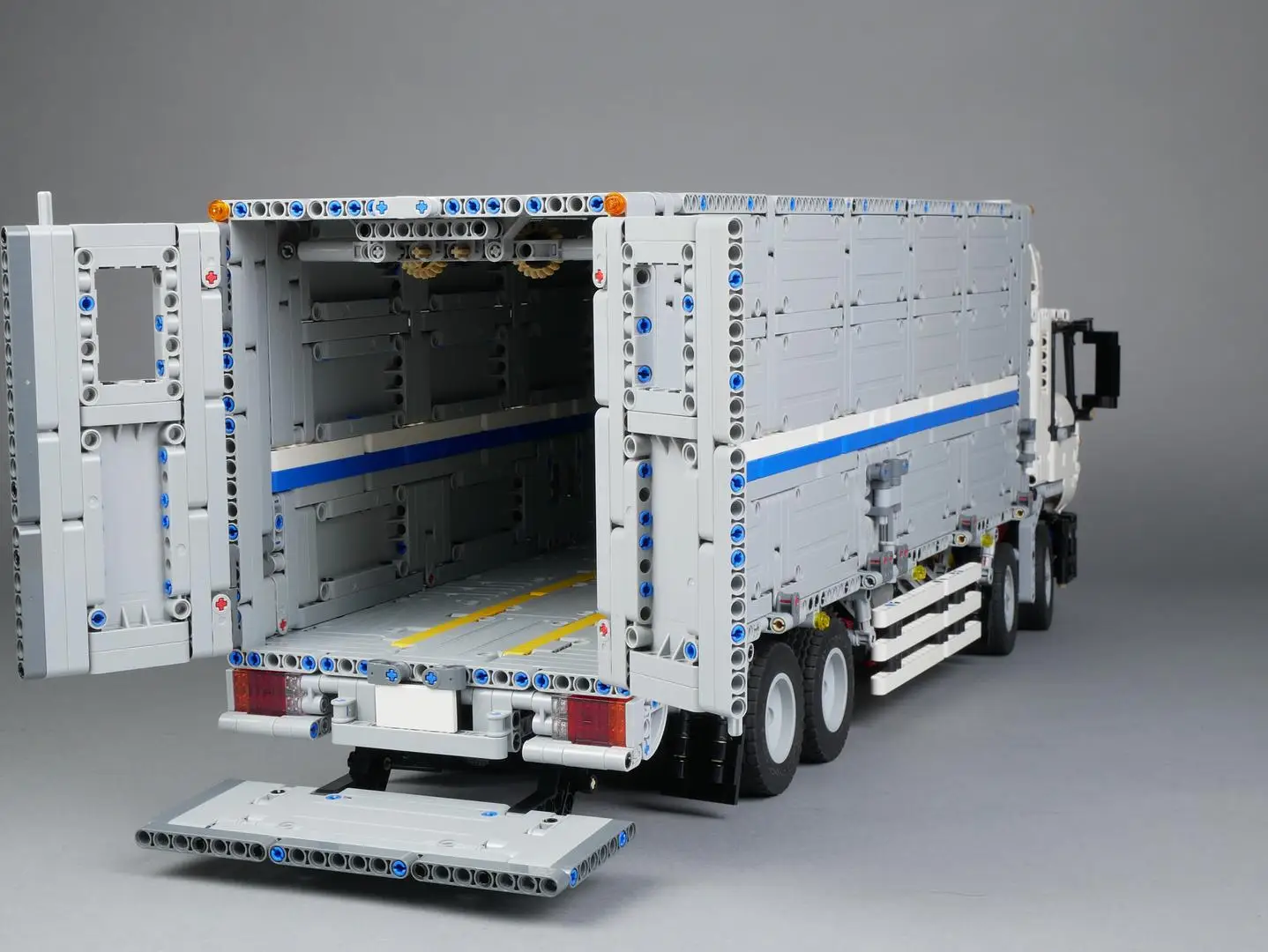 MOC- โมเดลรถบรรทุก, สถาปัตยกรรมรถยนต์คลาสสิก, เทคโนโลยีชิ้นส่วน 4128,บล็อกโครงสร้างปีก, ของเล่นเด็กผู้ชาย, ของขวัญคริสต์มาส