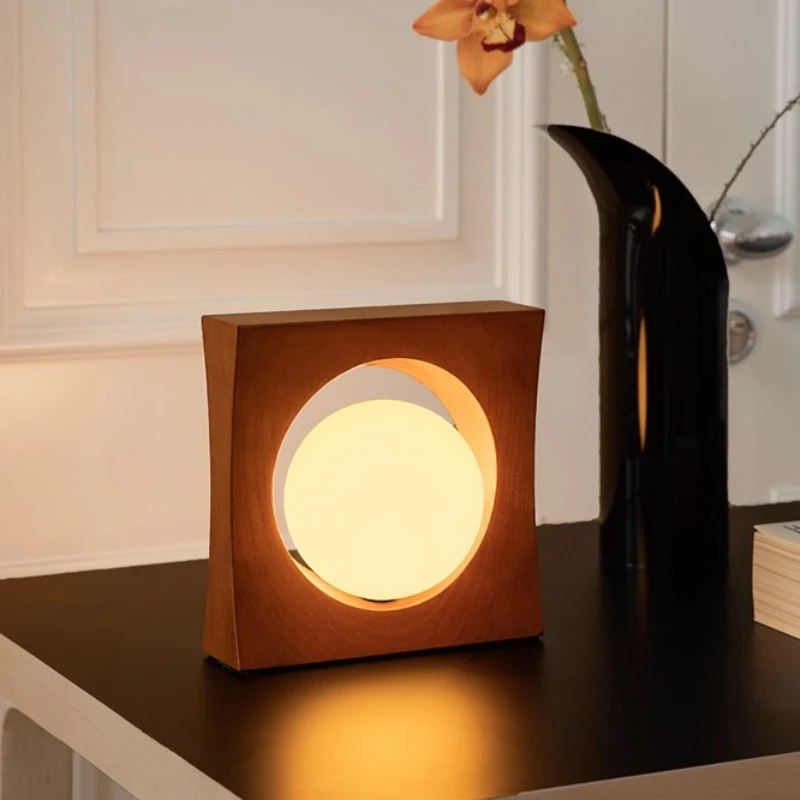 

Деревянный ночник, современное искусство, креативная настольная лампа, минималистичный элегантный маленький прикроватный светильник для дома, украшение для рабочего стола, настроение