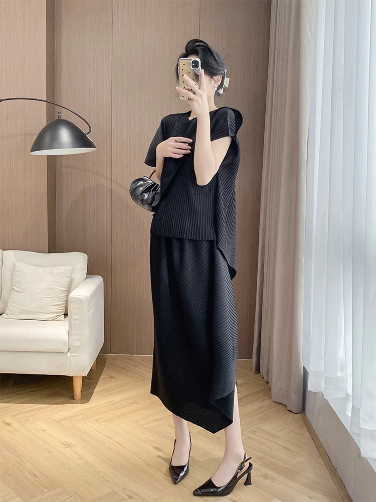 

Модный универсальный повседневный элегантный женский комплект: топ с круглым вырезом и юбка-миди из крепа с завышенной талией, весна 2026