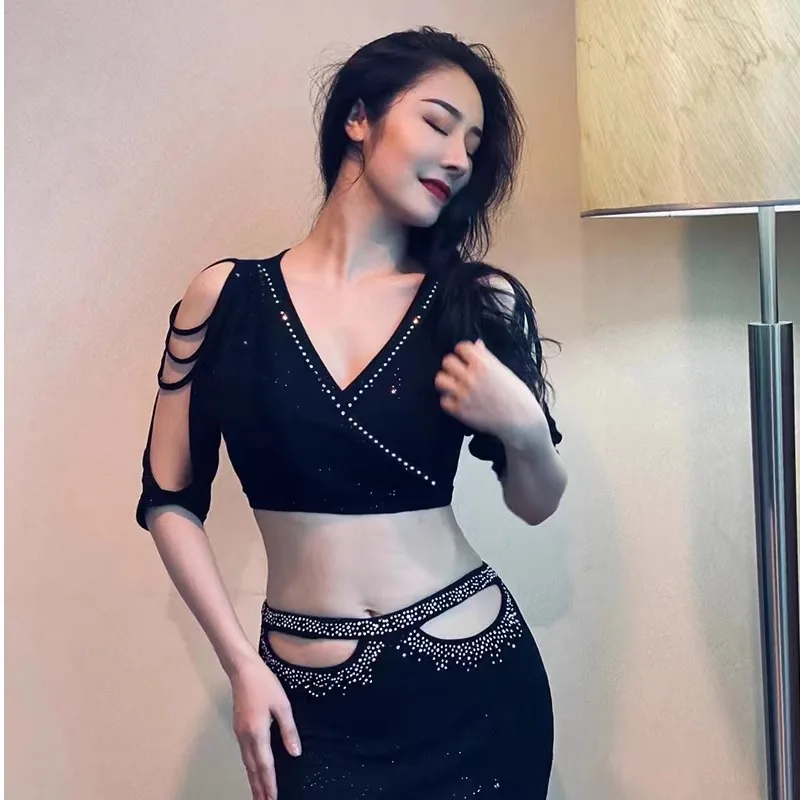 

Костюм для танца живота по индивидуальному заказу, новинка 2025 года, тренировочное платье с длинным платьем с вырезом Hot Diamond, сексуальный комплект для выступлений в восточном танцевале