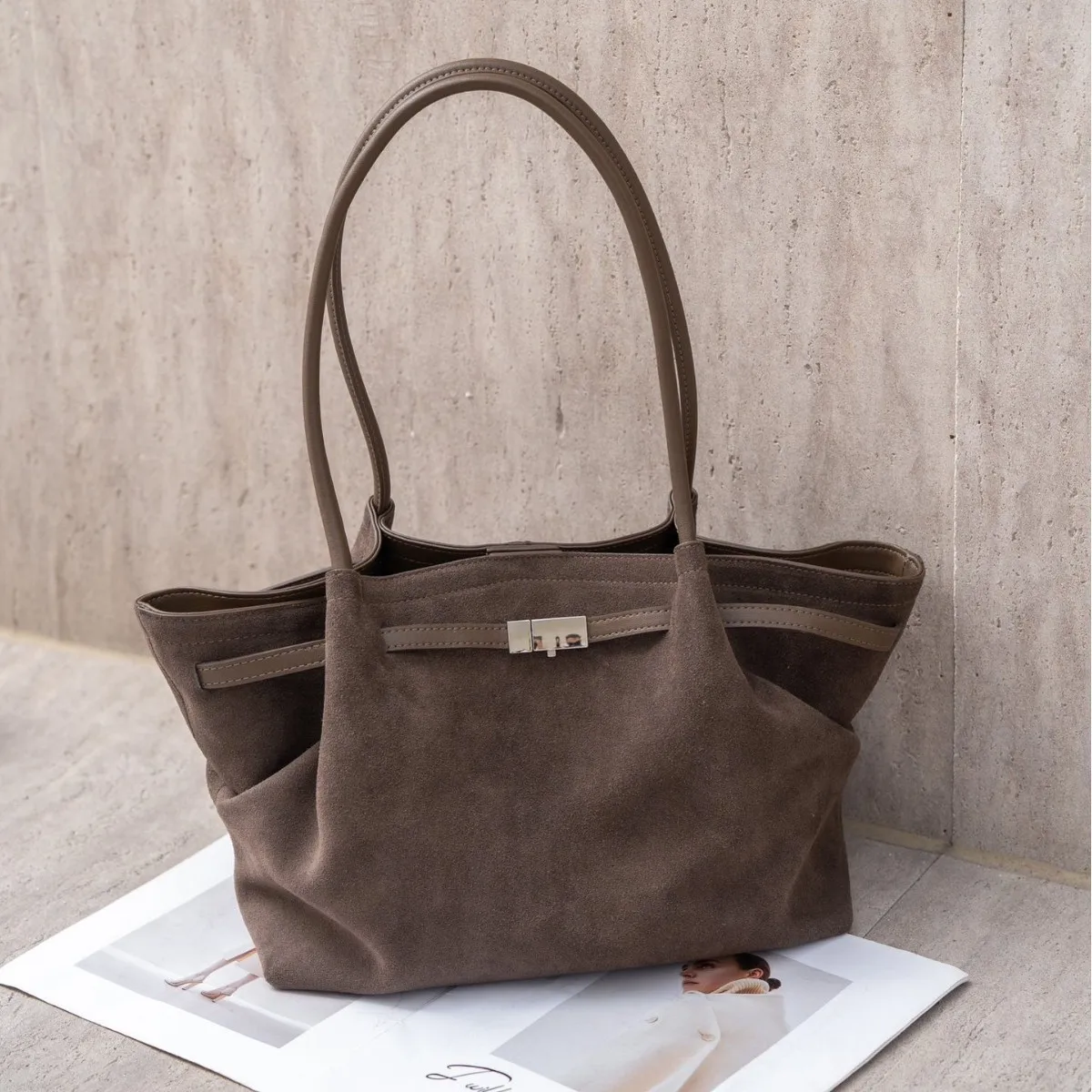 

2026 New Fashion Casual Niche Design Women's Bag Matte Suede Portable Shoulder Messenger Bag Belt Buckle Small Handheld Bag