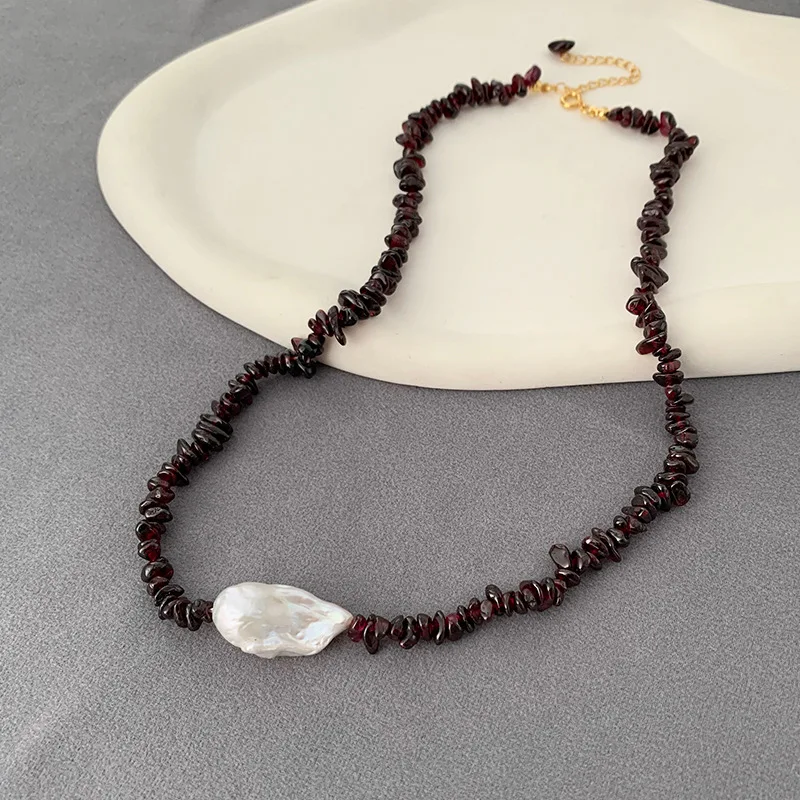 Europe and AmericainsNatural Baroque Freshwater Pearl Garnet Beaded Necklace Special-Interest Design Clavicle Chain