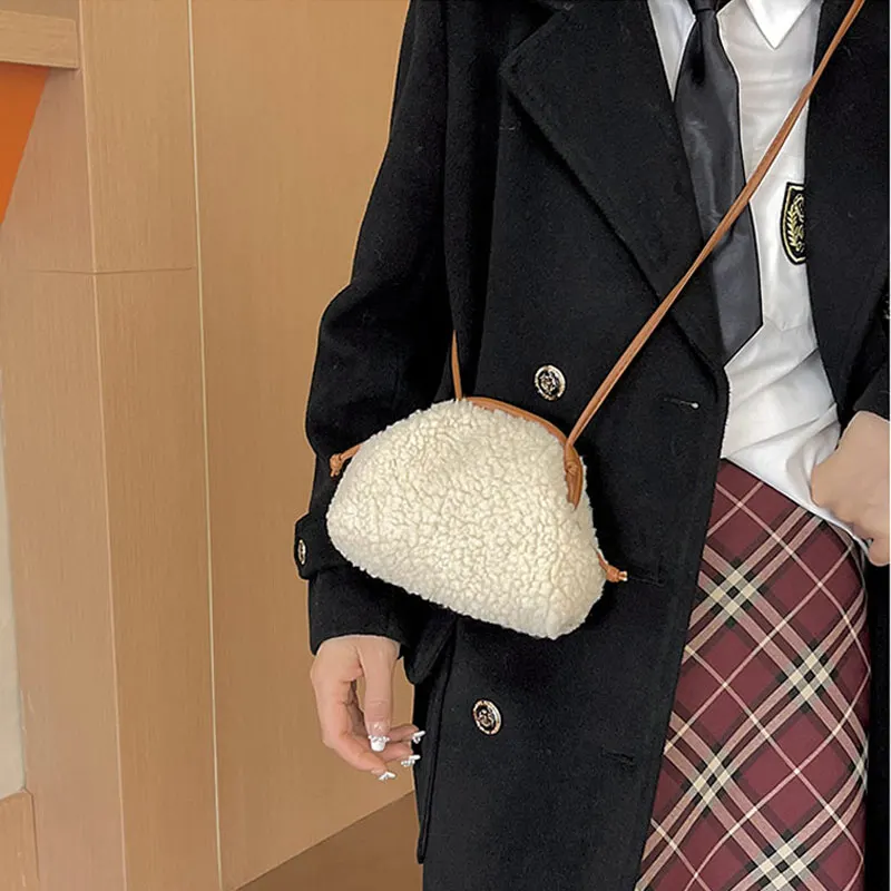 Plush bag women's bag 2024 new imitation lambswool cloud bag fashionable shoulder crossbody pleated clip bag