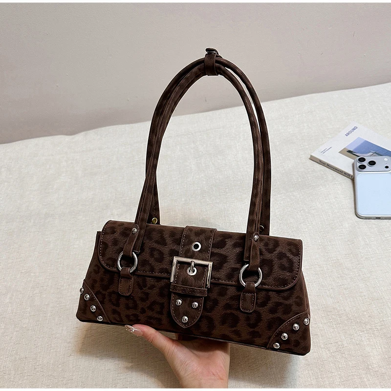 Leopardenmuster-Nieten-Unterarm-Schultertasche, Damen Vintage-Handtasche mit Schnallendesign, Y2k Mädchen Mode Party Retro Metall-Nieten-Handtasche – Detail 9