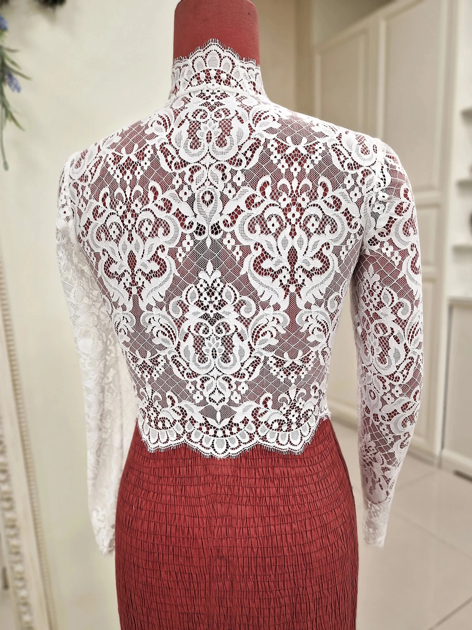 Customized Lace Wedding Jackets Full Sleeves with Buttons Bridal Boleros Formal Party Bride Shrugs Women Formal Party Capes