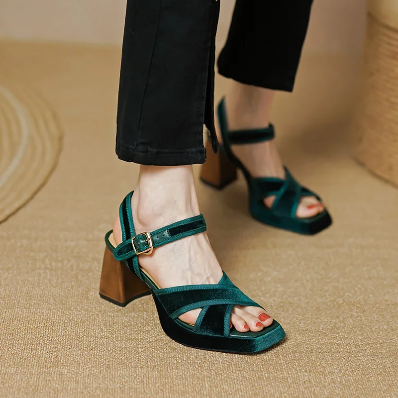 2022 New Retro Gold Velvet Women Sandals French Chunky Heel Open Toe Sandals Summer Shoes Heel Women Explosive Spot Buckle Strap