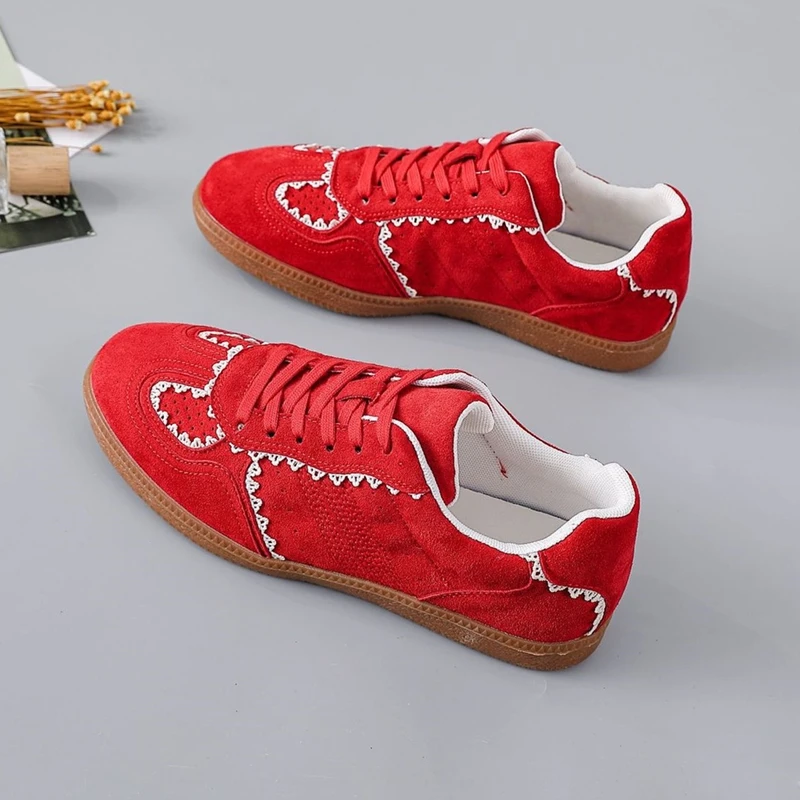 AIYUQI 2025 신상 여성 스니커즈 신발 미끄럼 방지 플랫 덱순 여성 신발 대형 사이즈 학생 레저 여성 신발