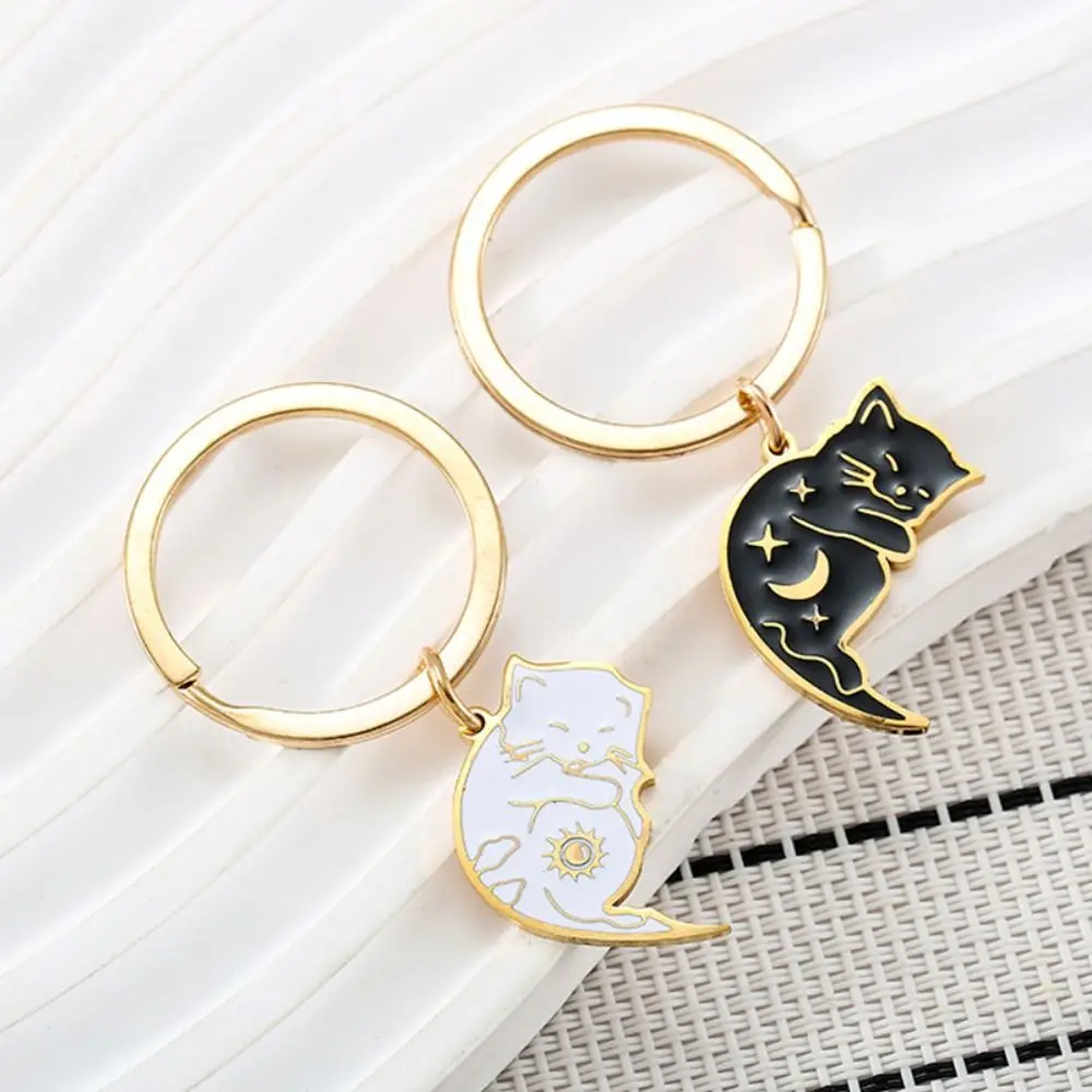

1 Pair Creative Cat Shape Keychain Black and White Cartoon Key Ring Romantic Couple Gift Keychain Valentine's Gift