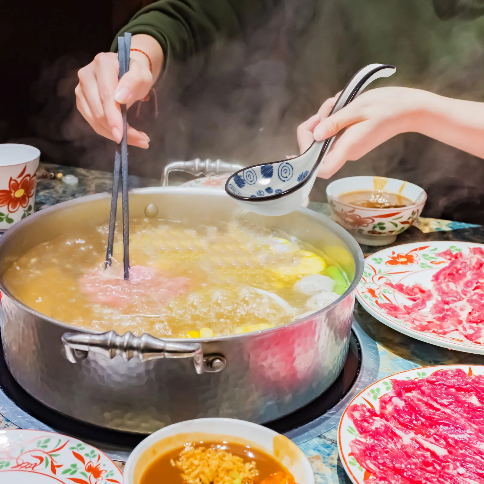 6 cucharas de cerámica chinas azules y blancas para sopa, con mango largo, diseño delicado y tradicional, para ramen y cocina asiática.