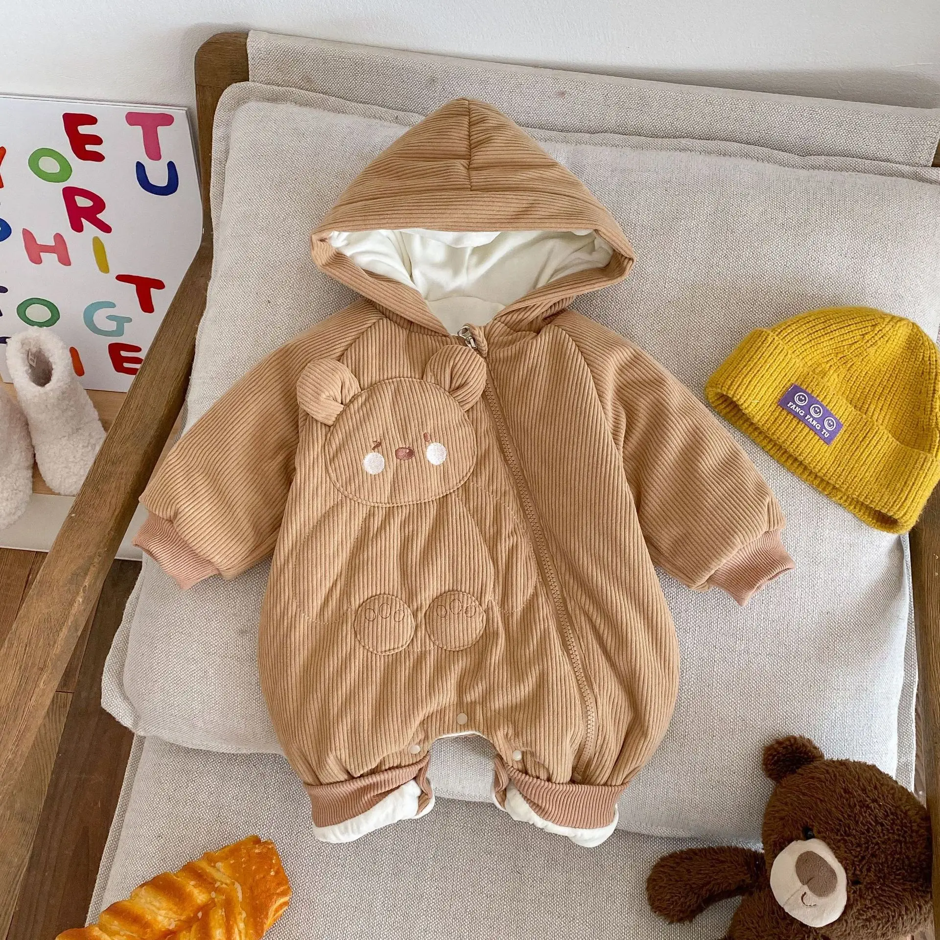 

Baby cotton jumpsuit winter Korea children's wear baby super cute hooded and velvet climbing clothes for men and women.