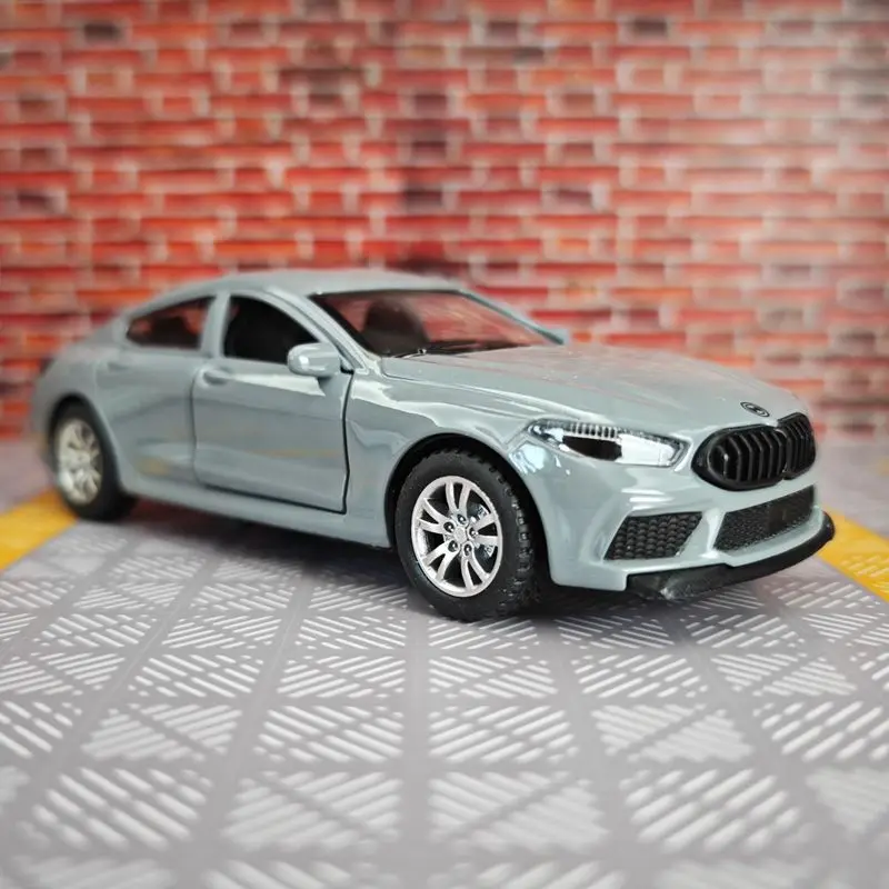 1:32 M8 Supercar Veículos de liga de metal modelo de carro de brinquedo Coleção de som e luz Brinquedo infantil com detalhes ricos, acabamento fino