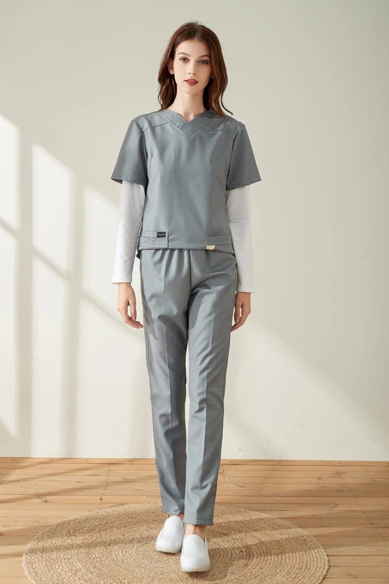 زي صيفي بياقة عالية وأكمام قصيرة للنساء ولون رمادي طقم ملابس عمل للممرضات Cic للأسنان بقصة ضيقة