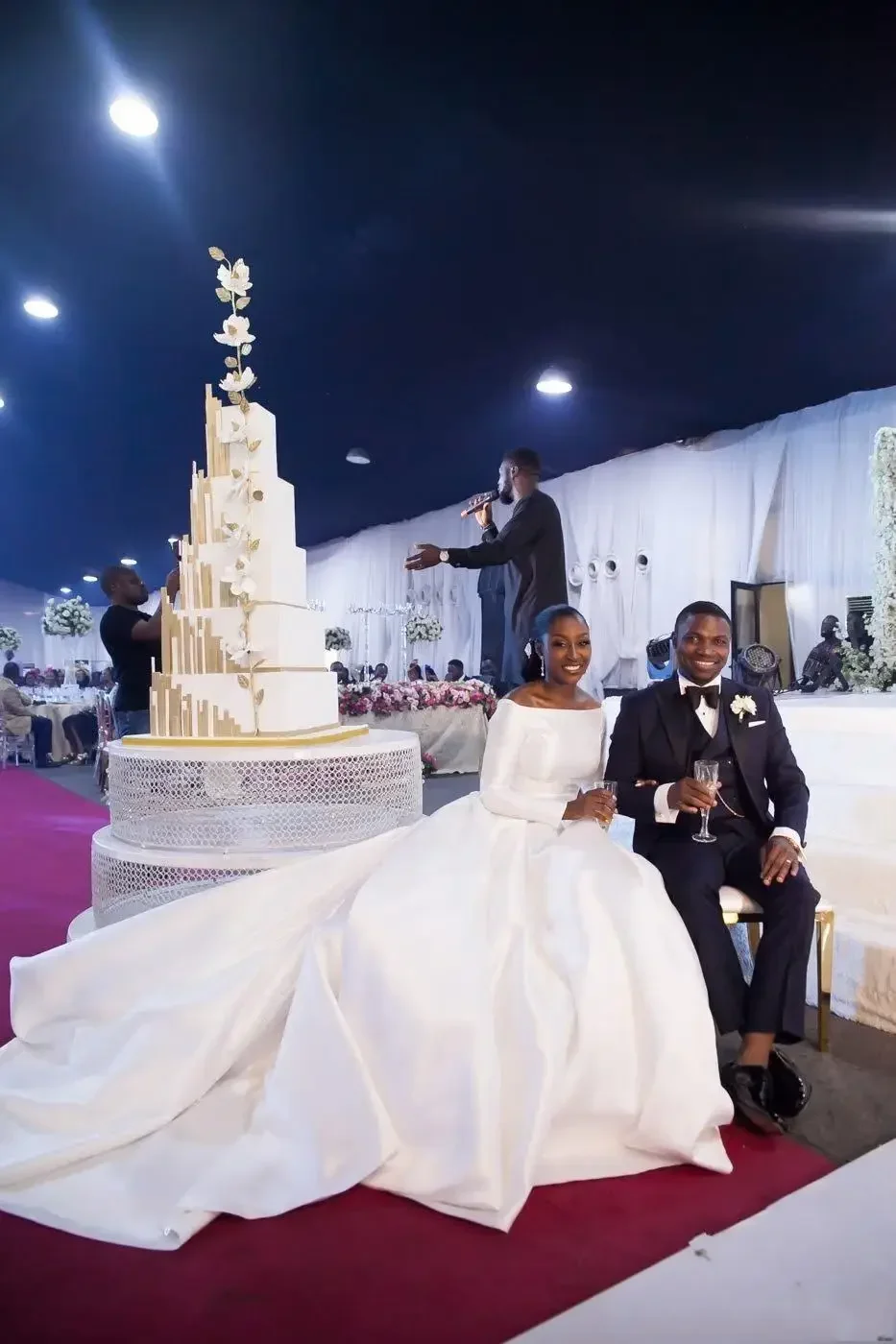 Personalizado simples a linha de cetim vestidos de casamento africanos trem varredura plus size vestido de noiva vestios de novia