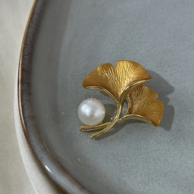 Литературная ретро-обратная осенняя брошь гинкго билоба с натуральным сильным светлым жемчугом, темпераментная ниша, высококачественная булавка