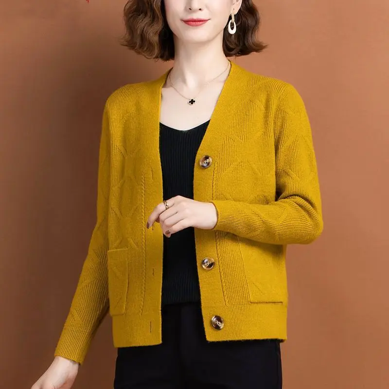 

Middle Aged Mother Autumn and Winter Knitted Cardigan Top for Women 2023 Fashion Middle-aged Elderly B157