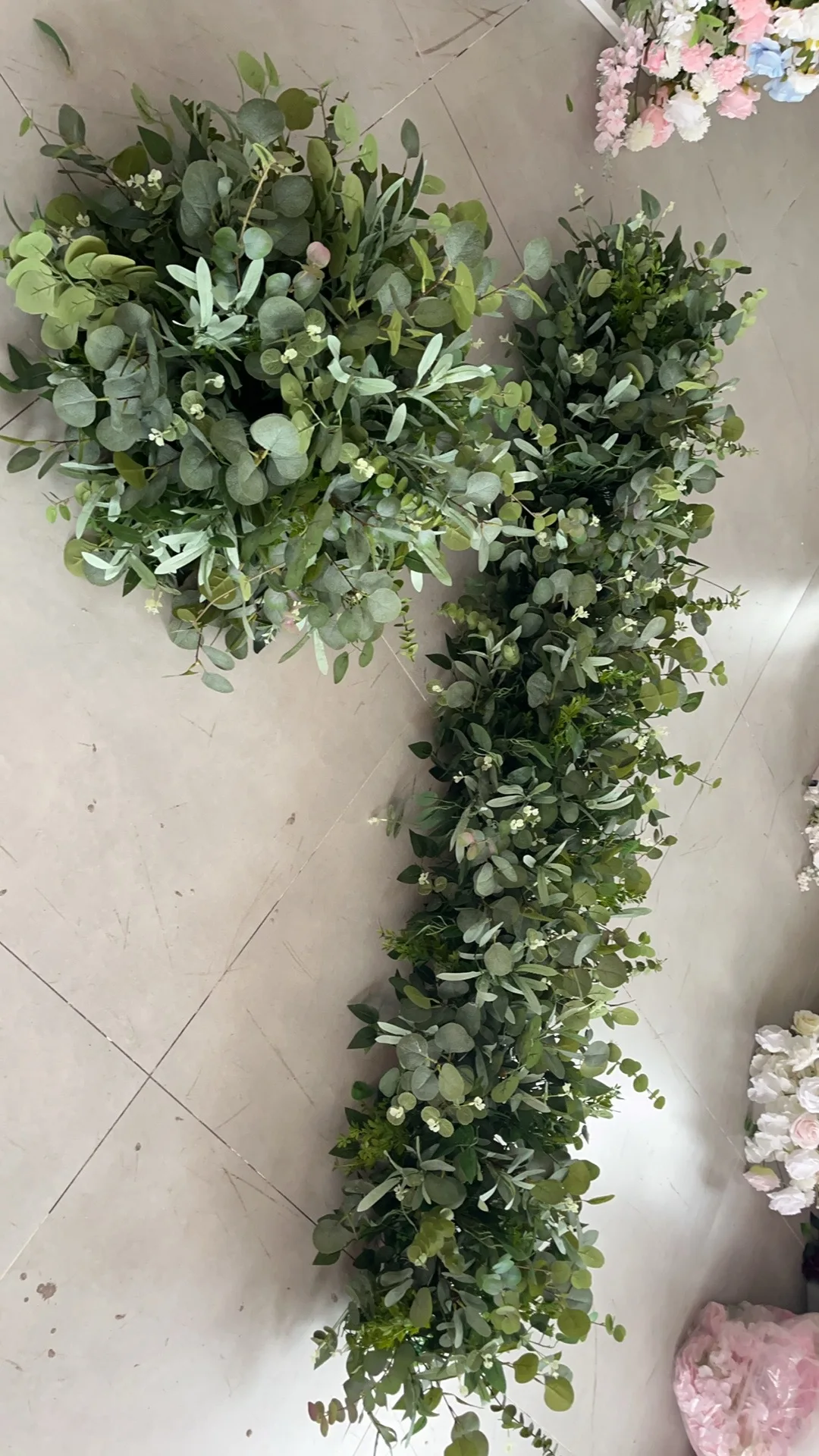 Künstliche Grüne Blumenkugel, Blattreihen, Hochzeitsbühnen-Hintergrund-Dekoration, Kunstpflanzen-Kugel, Bankett-Fenster-Event-Dekoration – Detail 2