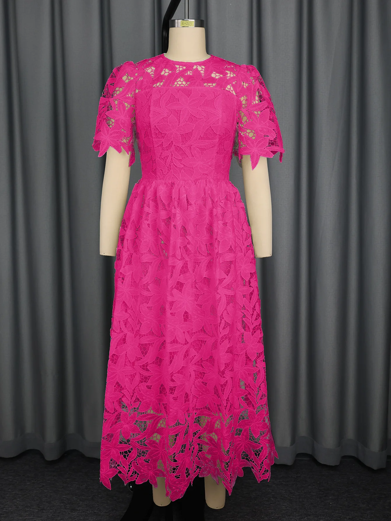 Übergröße Damenkleid mit Rundhalsausschnitt und Spitzenbesatz, Elegantes Mittellanges Kleid mit Taillierung für Festliche Anlässe – Detail 17