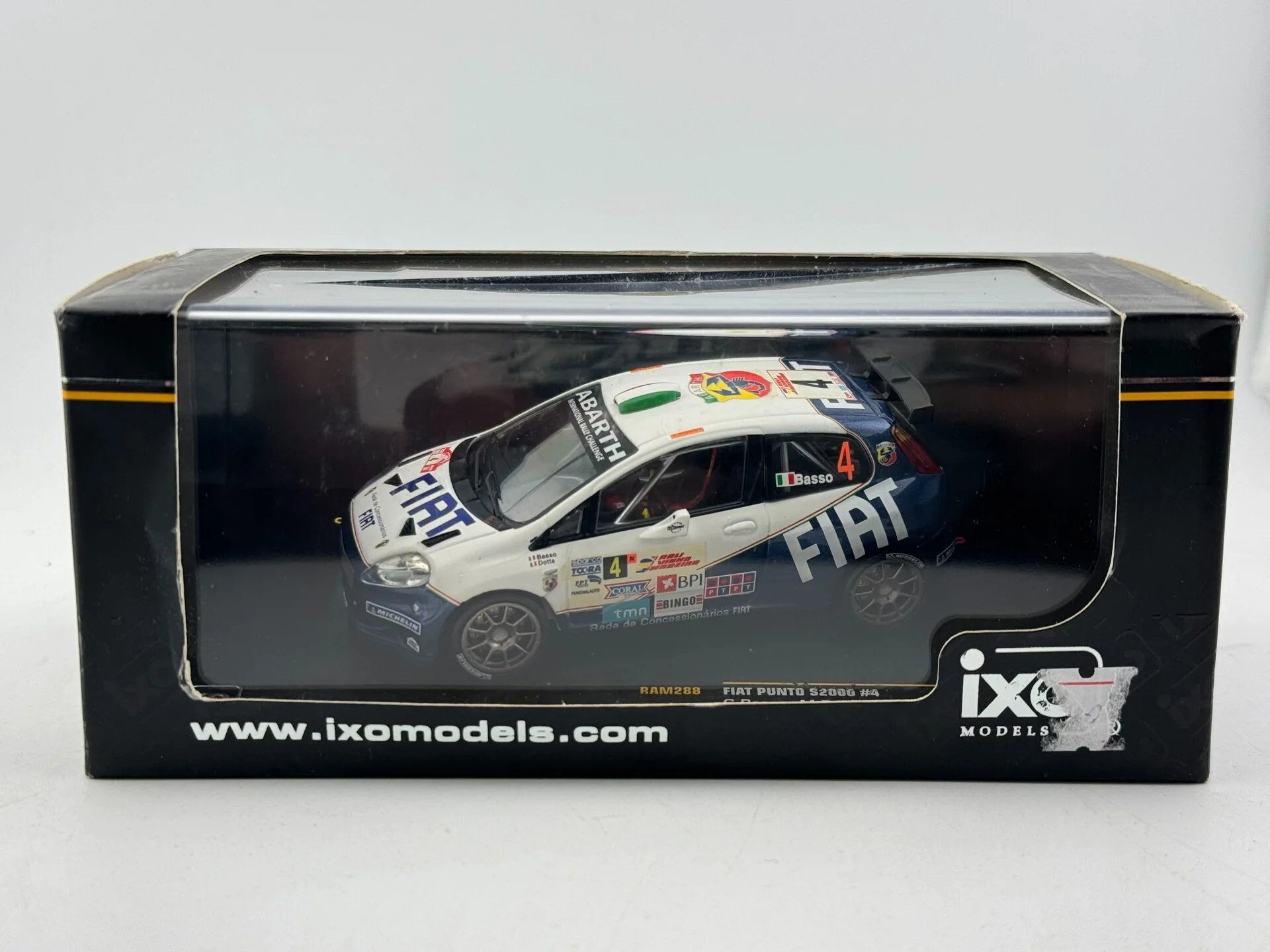 

Box Cracking Diecast IXO 1/43 Scale Punto S2000 #4 Alloy Car Model
