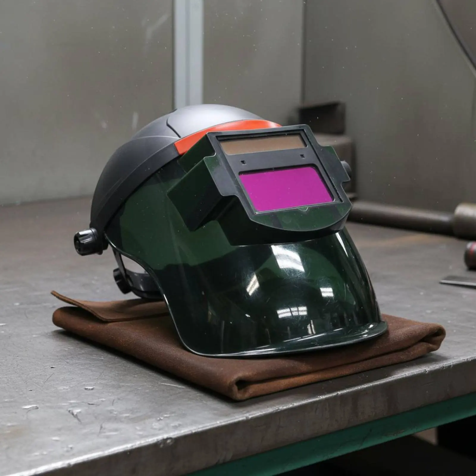 

Auto-Darkening Metal-Joining Helmet Wide Viewing Area Auto Darkening Metal-Joining Helmet Full Face Protection Face Shield