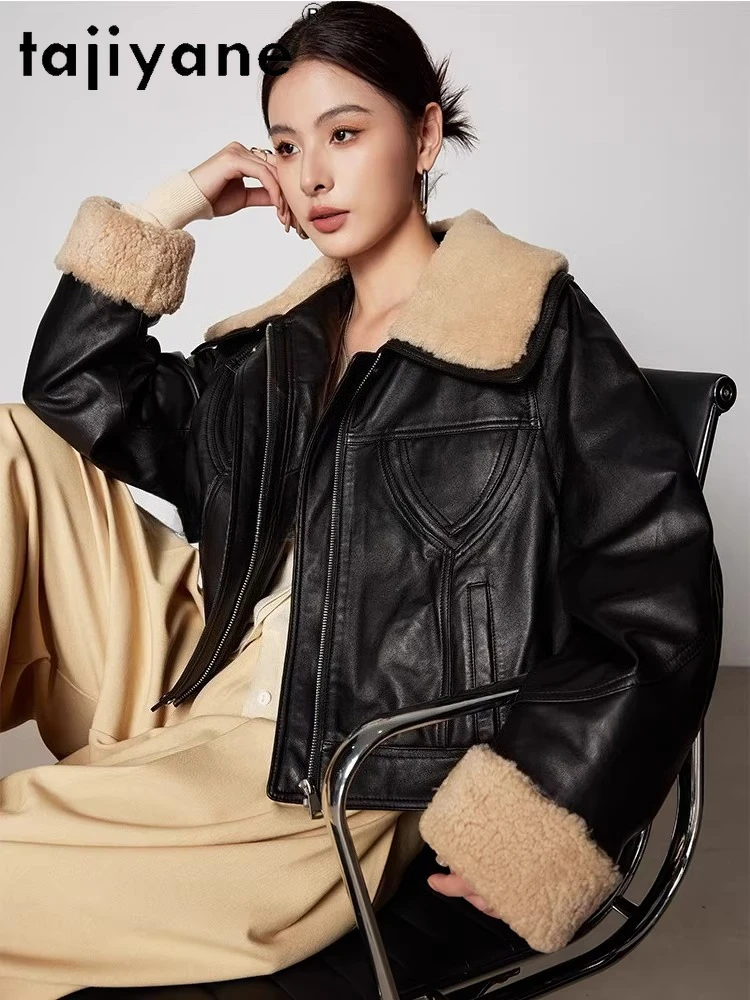 เสื้อโค้ทขนห่านสีขาว TAJIYANE สำหรับผู้หญิง ดีไซน์ทันสมัย คอปกขนสัตว์ แจ็คเก็ตหนังแท้  สำหรับฤดูหนาว ปี 2025