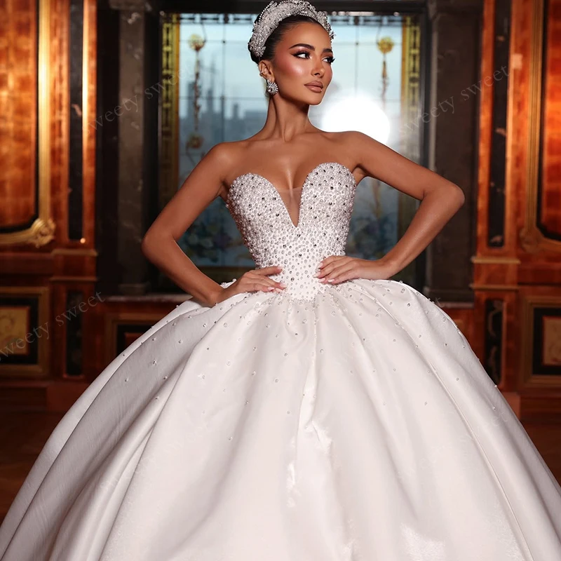 Luxurious A-Line Wedding Dressbead With Embroidery Ball Gown Strapless Full Sleeve Feather Bridal Vestido De Novia Customized