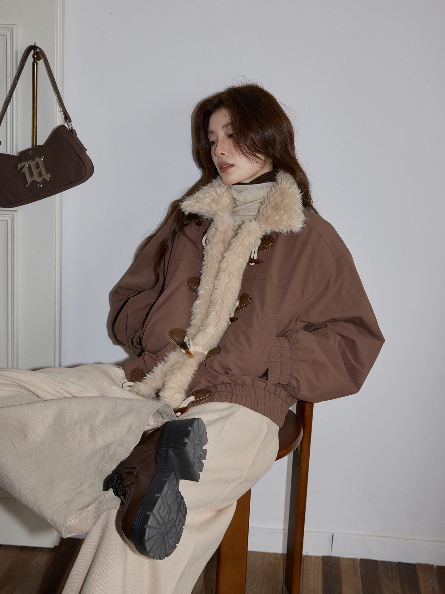 

Женская утепленная пушистая свободная повседневная куртка Chaocha Home с коротким воротником и длинными рукавами, зимняя верхняя одежда