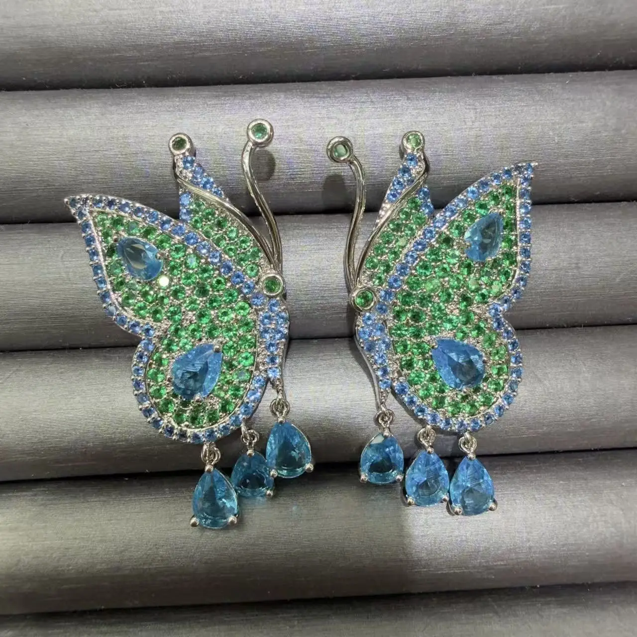 boucles-d'oreilles-clous-papillon-scintillantes-en-zircon-colore-roses-et-vertes-pour-femme-bijoux-fantaisie-cadeau-ideal-pour-les-fetes