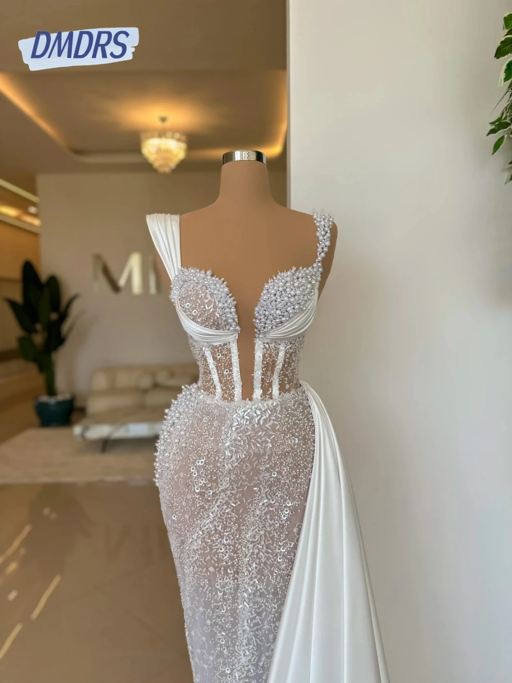 

Exclusive Pearls Corset Wedding Dress Shimmering Sweetheart Neck Classy Bridal Gown With Side Tail Customized Popular Bride Wear