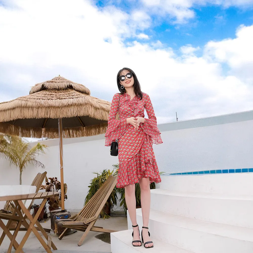 Vestido E de Verão em Uma Peça com Mangas Sino e Barra em Camadas, Design Emaecedor em Tecido de Poliéster para Uso ...