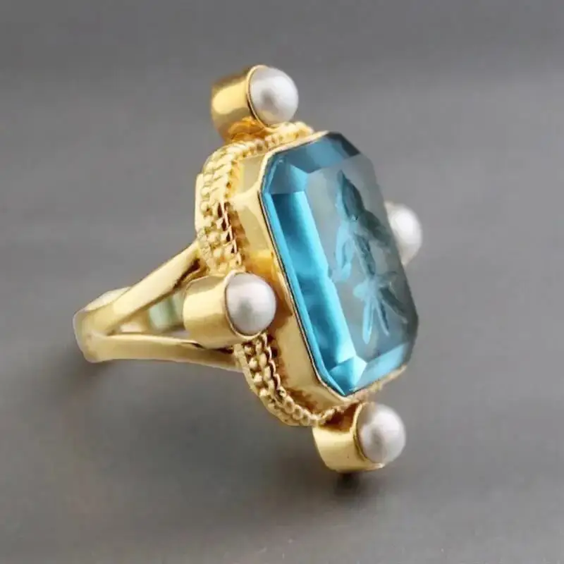 Huitan Vintage-Ring in Goldfarbe für Damen, mit künstlichen Perlen besetzt, Statement-Accessoire, eleganter Fingerschmuck für Cocktailpartys, Geschenk.