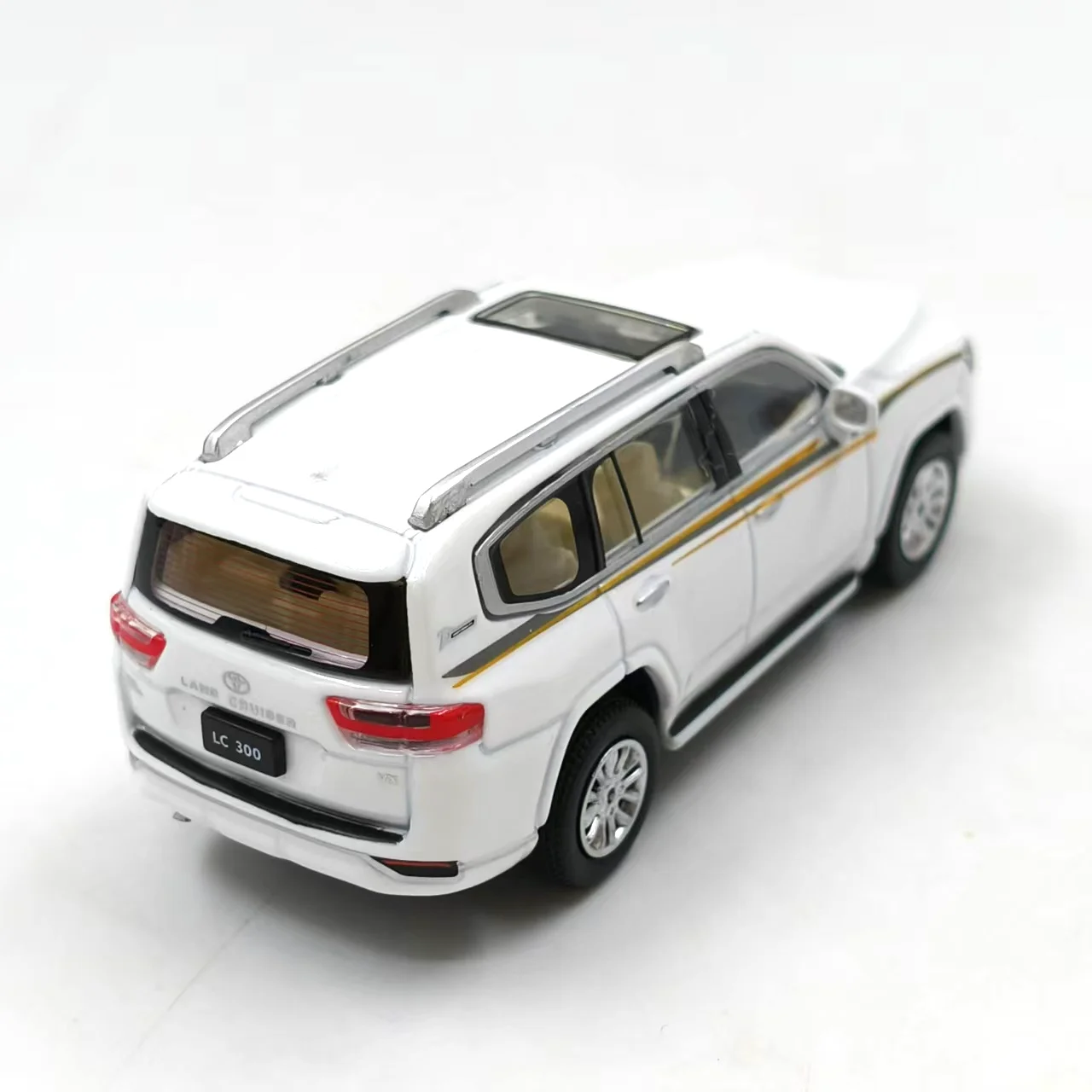 Diecast 1:64 Maßstab Toyota Land Cruiser LC300 Middle East Edition Legierung Auto Modell Sammeln Spielzeug Geschenk Souvenir Display Ornament