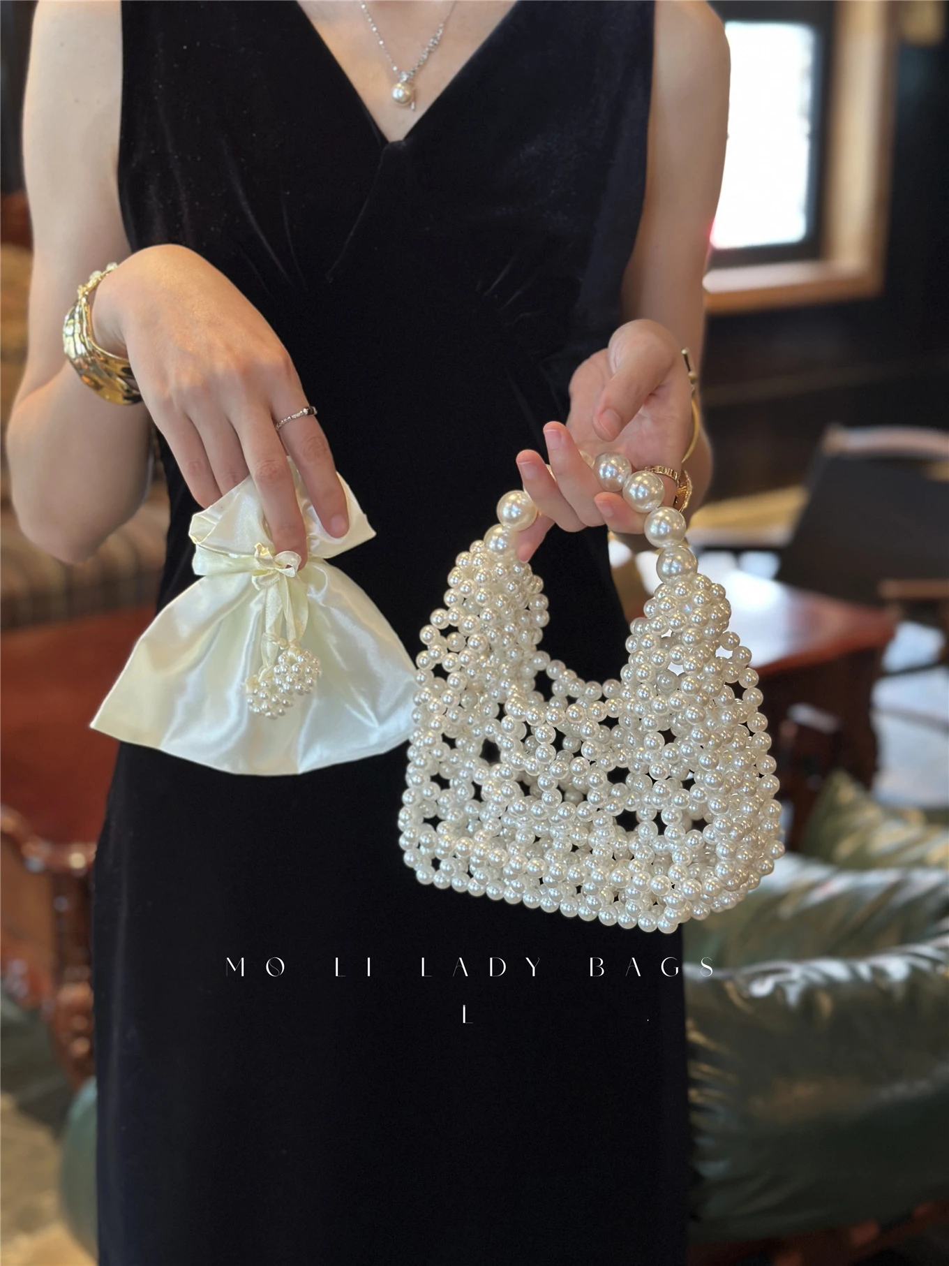 French Style Three-Dimensional Pearl Woven Handbag White Satin Bread Elegant Texture Women's Small Square Bag 2026 Summer New